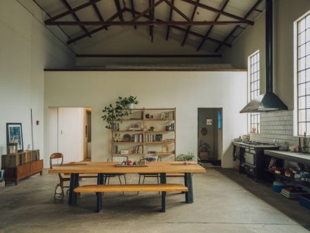 Aménager un loft dans un hangar : conseils pour un style industriel réussi
