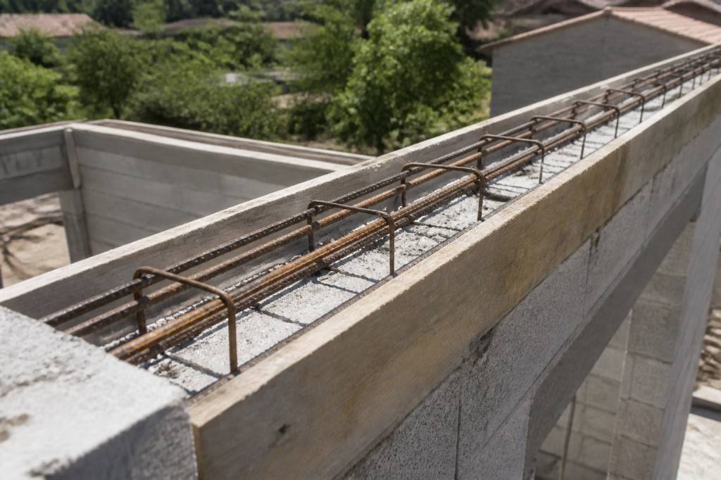 Chainage horizontal maison : rôle, mise en œuvre et normes à connaître Chainage horizontal maison : rôle, mise en œuvre et normes à connaître