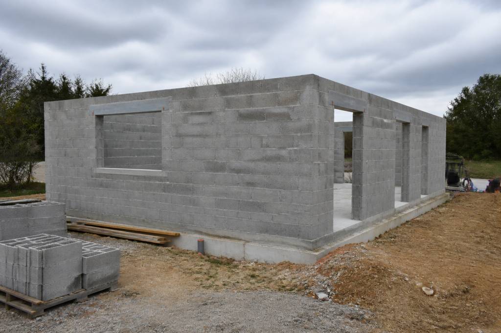 Construction maison parpaing : étapes, avantages et coût à connaître Construction maison parpaing : étapes, avantages et coût à connaître