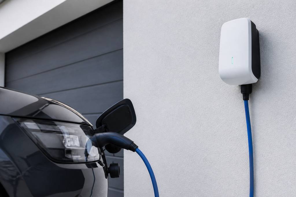 Loi lom irve : ce qu’il faut savoir pour installer une borne de recharge Loi lom irve : ce qu’il faut savoir pour installer une borne de recharge