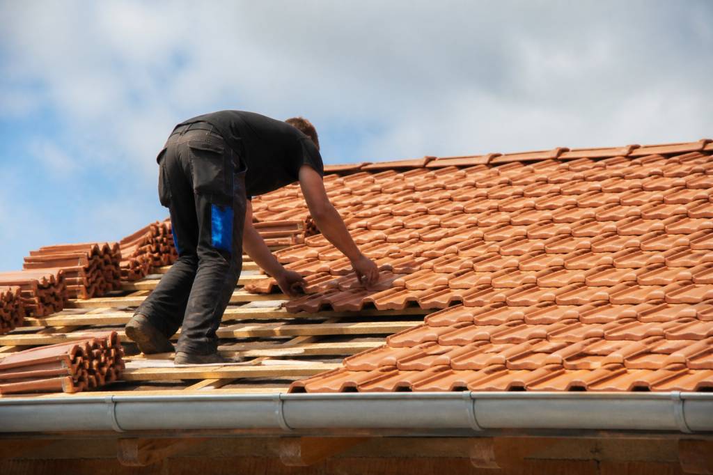 Prix rénovation toiture : combien coûte une réfection de toiture ? Prix rénovation toiture : combien coûte une réfection de toiture ?