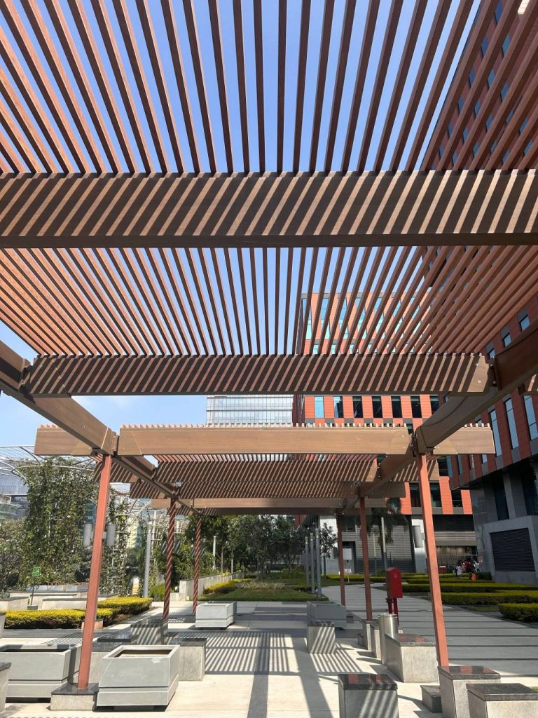 Pergolas bioclimatiques à Angers : une solution moderne pour allier confort et esthétisme Pergolas bioclimatiques à Angers : une solution moderne pour allier confort et esthétisme