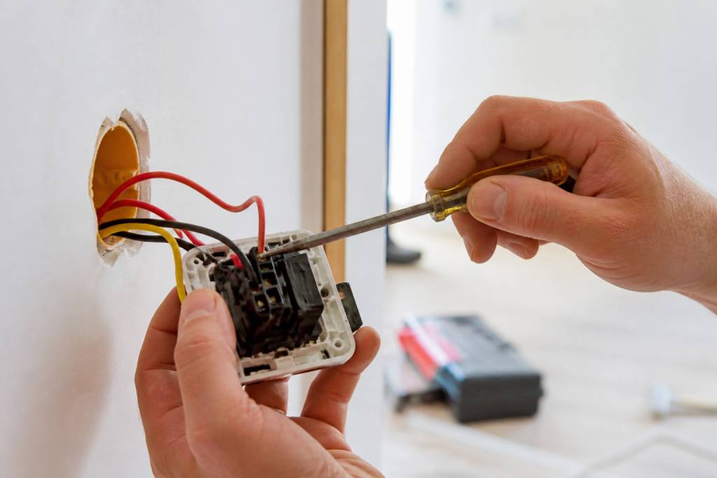 Branchement d un interrupteur va et vient : le guide pratique pour réussir son installation Branchement d un interrupteur va et vient : le guide pratique pour réussir son installation