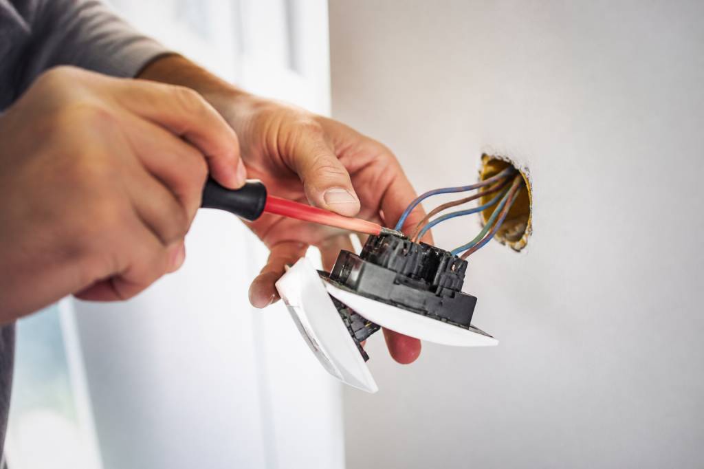 Branchement 2 interrupteurs 1 lampe : guide pratique pour réussir votre installation électrique Branchement 2 interrupteurs 1 lampe : guide pratique pour réussir votre installation électrique